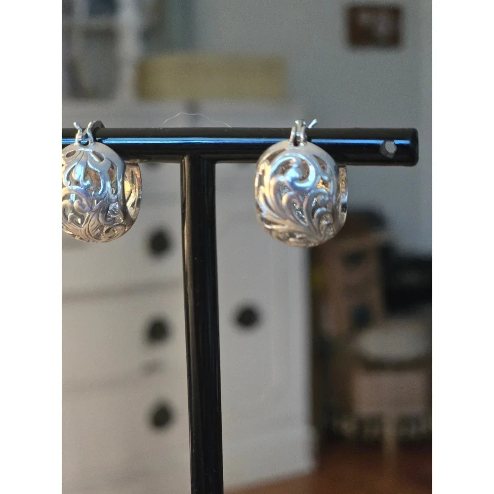 Silvertone Filagree Small Hoop Earrings Pierced Vintage